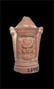 Lanterne décorée de la tête de Sélinus 
