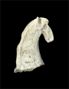 جزء من تمثال صغير لحصان