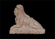 تمثال صغير لأبي الهول على شكل مؤنث