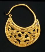 Gold earring 