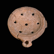 Oil lamp with seven wick holes decorated with a six-petaled flower 