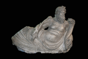 تمثال للإله "نيلوس" 