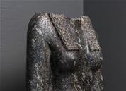 تمثال بدون رأس للإلهة "إيزيس" 