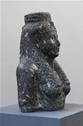جزء من تمثال للإلهة "إيزيس" 