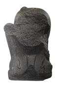 Fragment d’une statue d’un homme portant une tablette d’offrandes